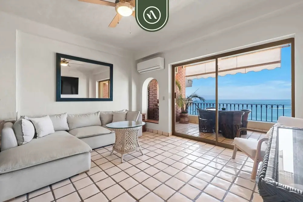 Beachfront Mexican Styled 3 BR Condo in Downtown