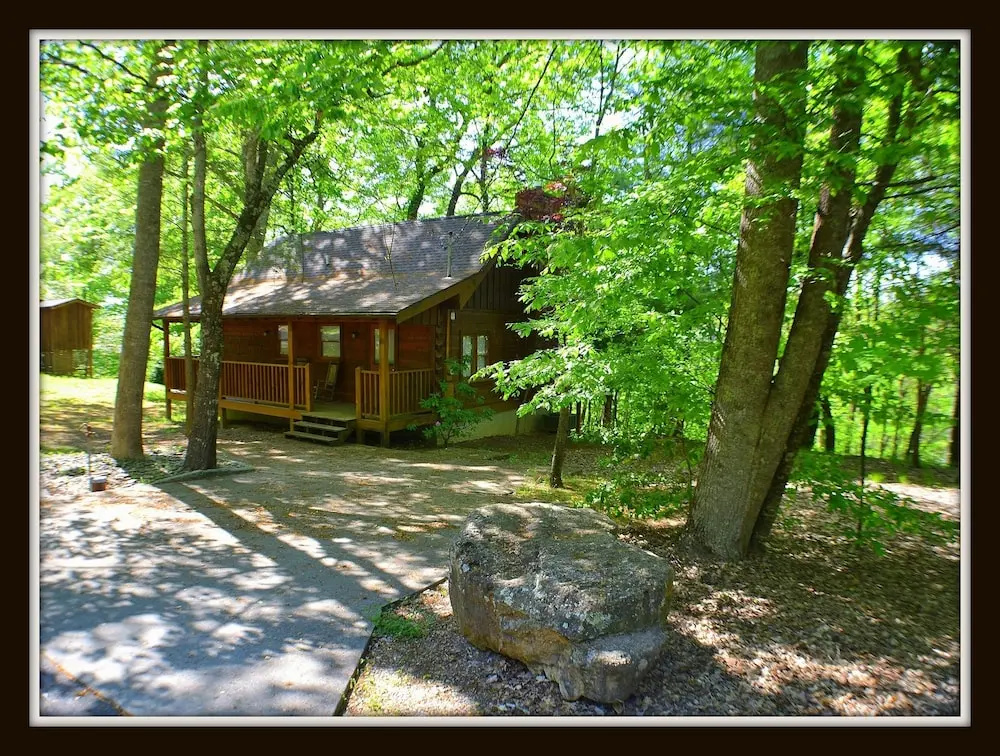 Priscilla Heights Lane Cabin 3210 - 1 Br cabin by RedAwning
