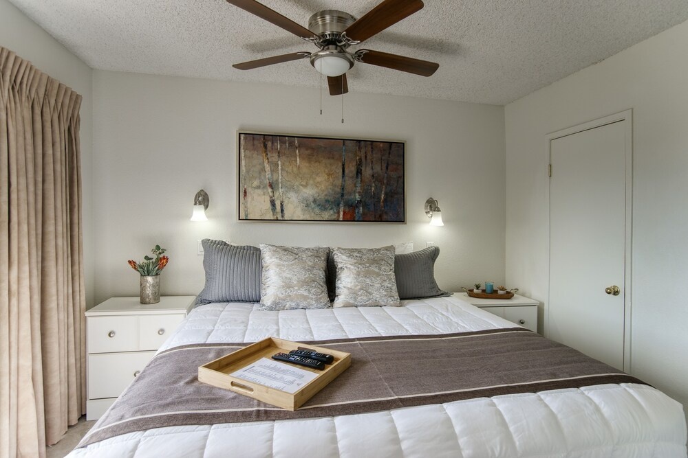 145 Fully Furnished 1BR Suite-Pet Friendly! by RedAwning