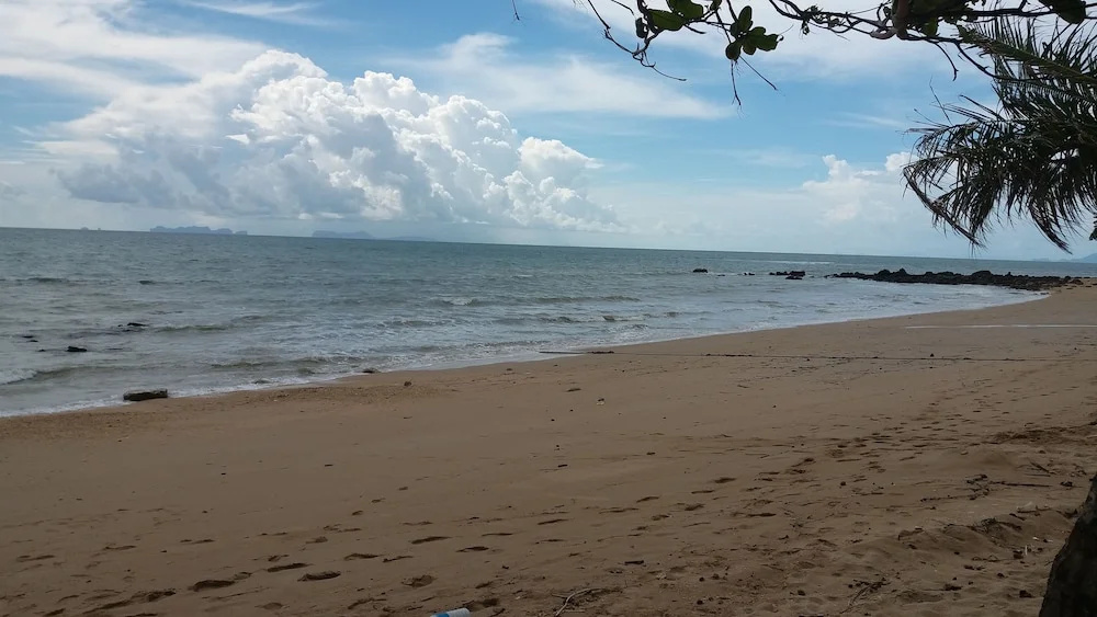 Lanta School Beach Resort