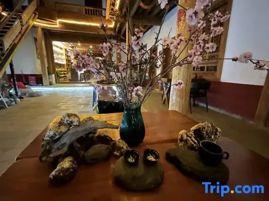 Shangri-La Dukezong Ancient City Sifang Street Humble Yatang Inn