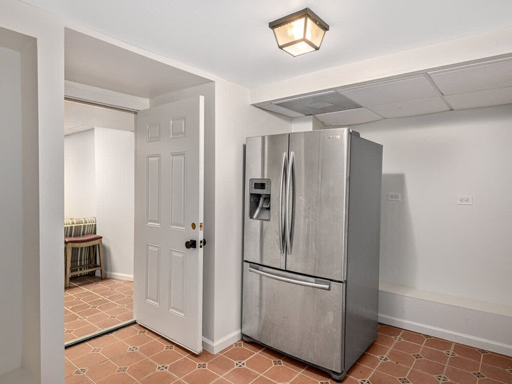 Spacious 3BR Cottage w Epic Patio Walk to Town