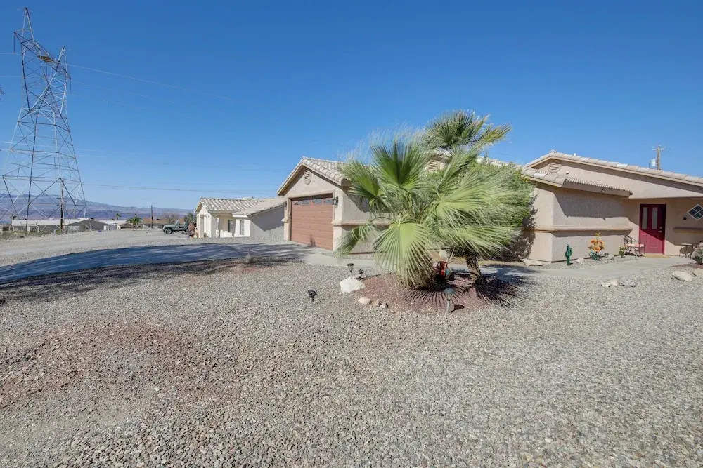 4 Mi to Lake Havasu: Home w/ Views, Pool & Spa