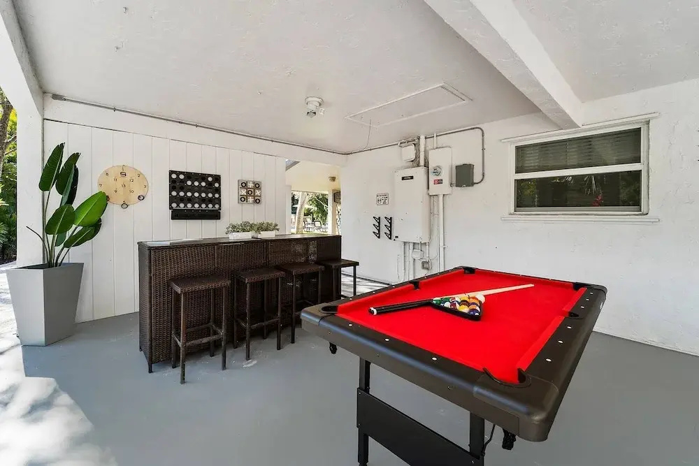 Spacious 8BR w/ Guesthouse + Pool & Tons of Games