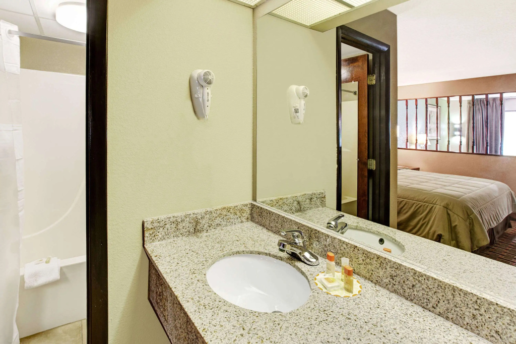 Days Inn by Wyndham Conover-Hickory