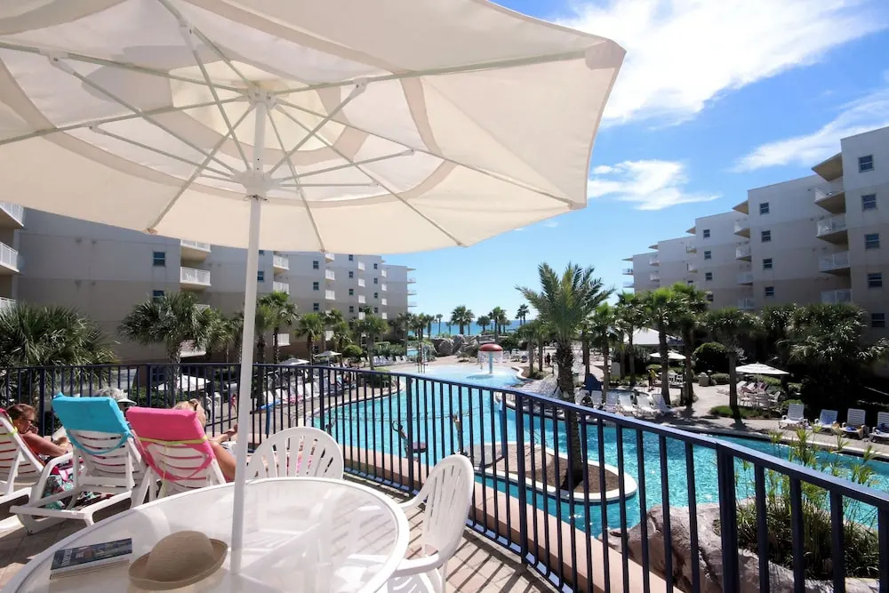 Waterscape A506 - 2 Br condo by RedAwning