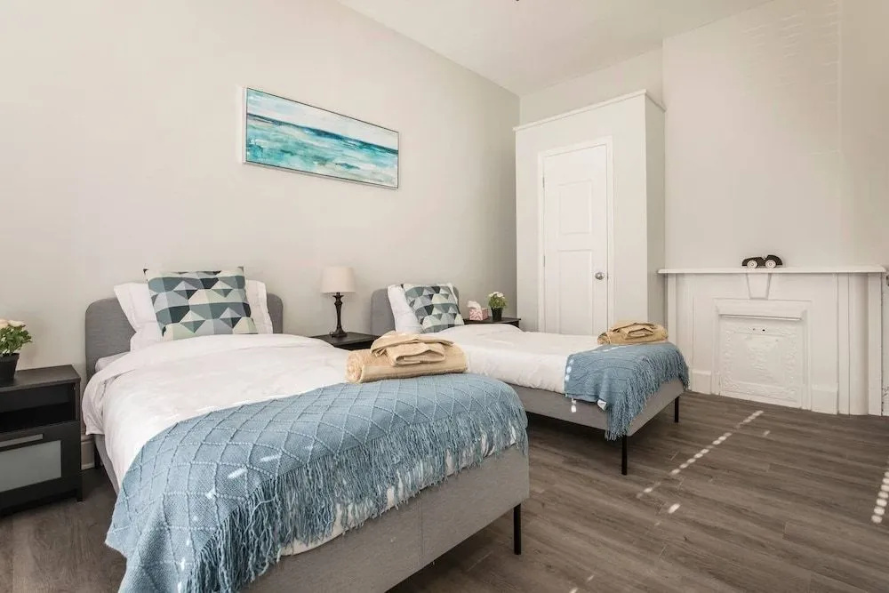 Louisville Dream House 4BR/2BA  by CozySuites