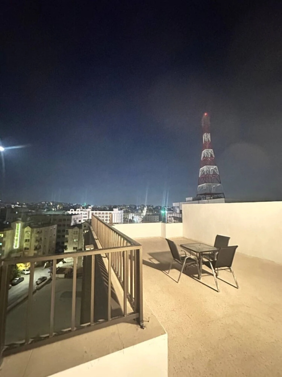 Cozy Rooftop Near Al Services 24