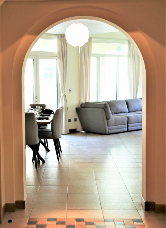 Luxury Stay at the Palm Shoreline Dubai