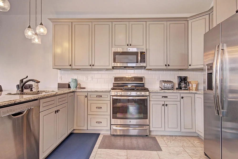 78 Alders Townhouse with Heated Garage by RedAwning