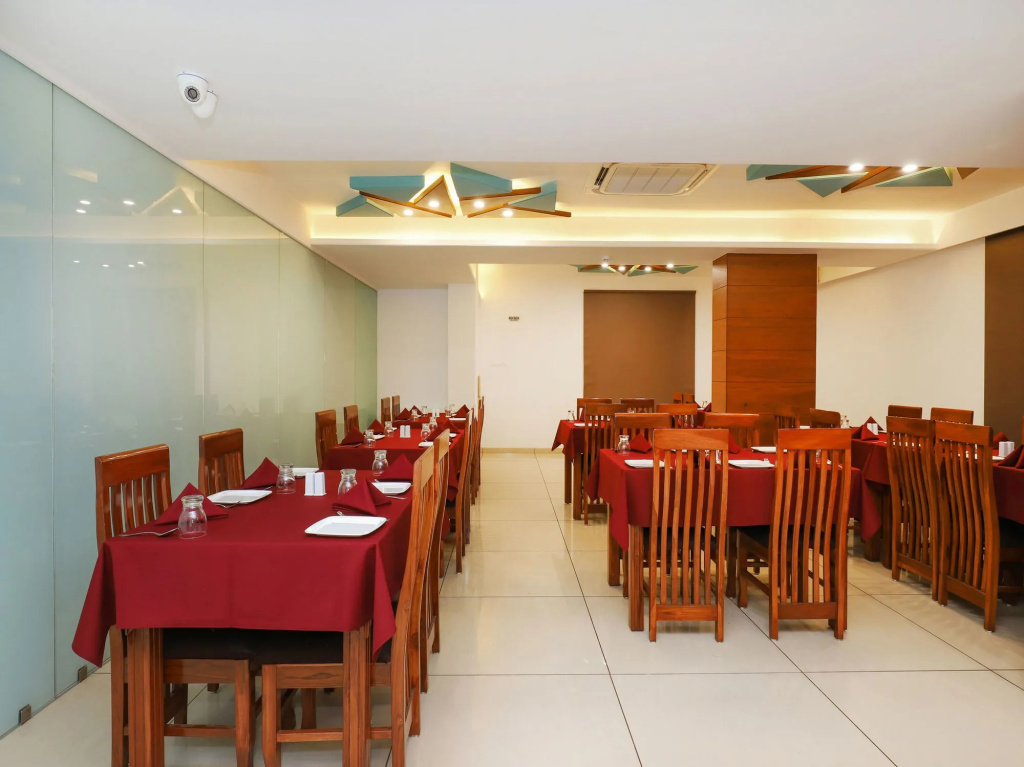 OYO 9687 Hotel Avista