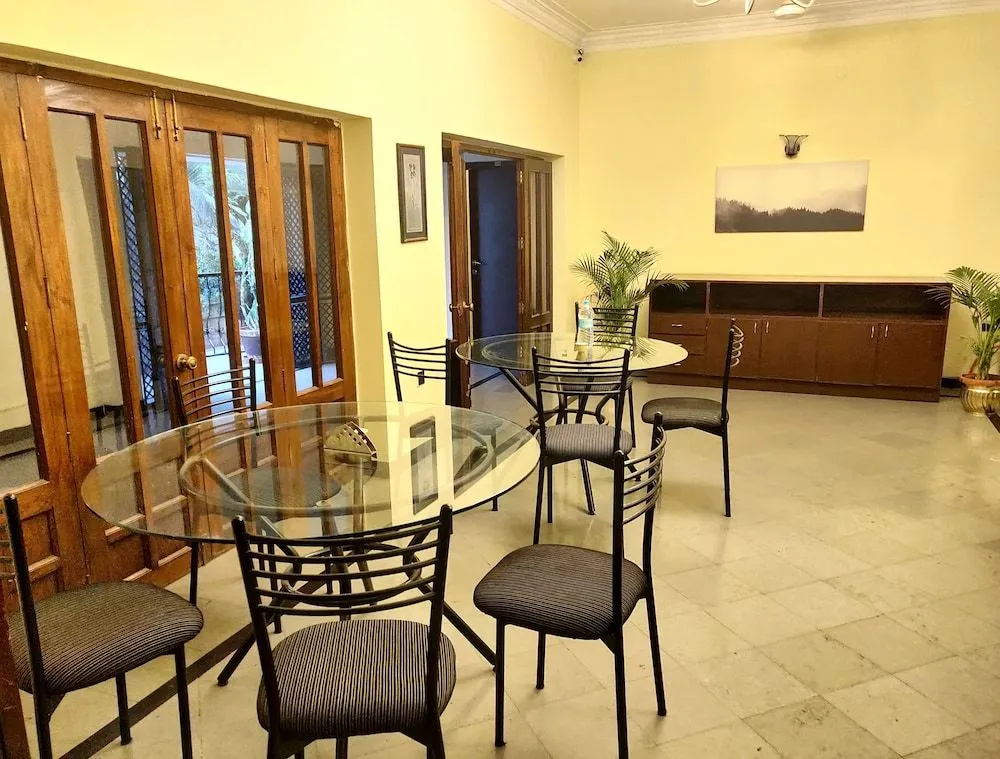 Guest Inn Suites-Castle