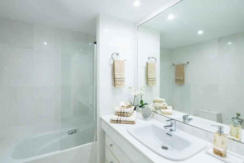 Luxury 5* 3 beds apartment in Playas del Duque, Puerto Banus Marbella