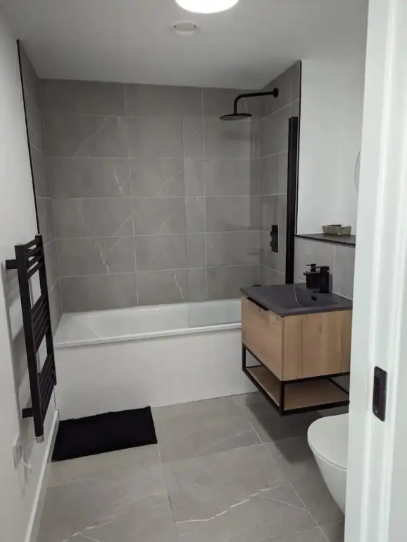 Sleeps 4 Central Ensuite - Cityview & Parking