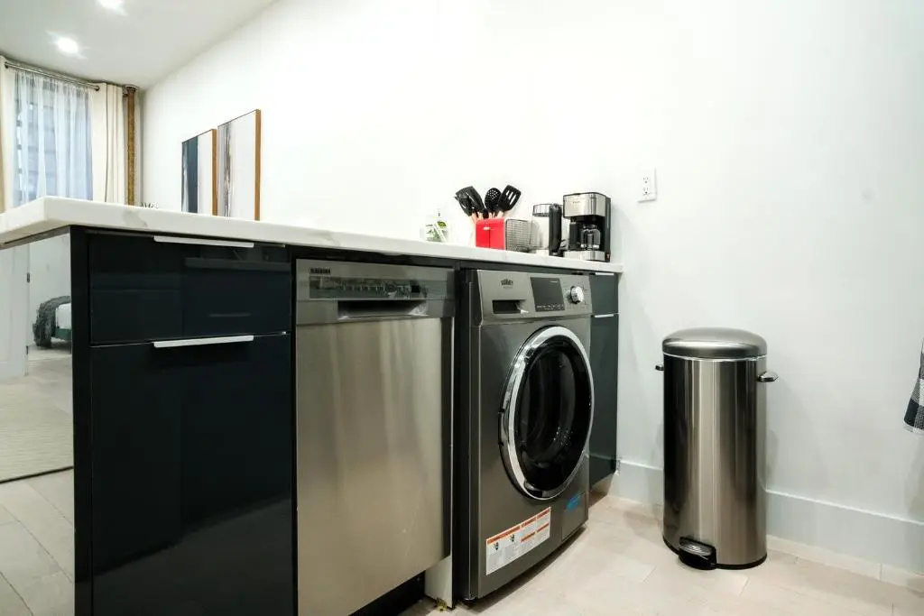 317-2d Brand New Modern 1BR W D Near Central Park