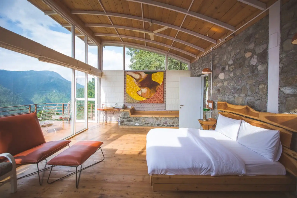 Seclude Ramgarh Cliff's edge
