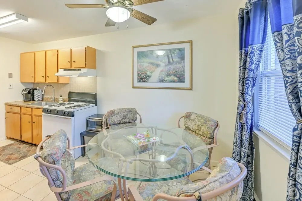 Cozy Bay Shore Condo Near Museums & Outdoor Rec!
