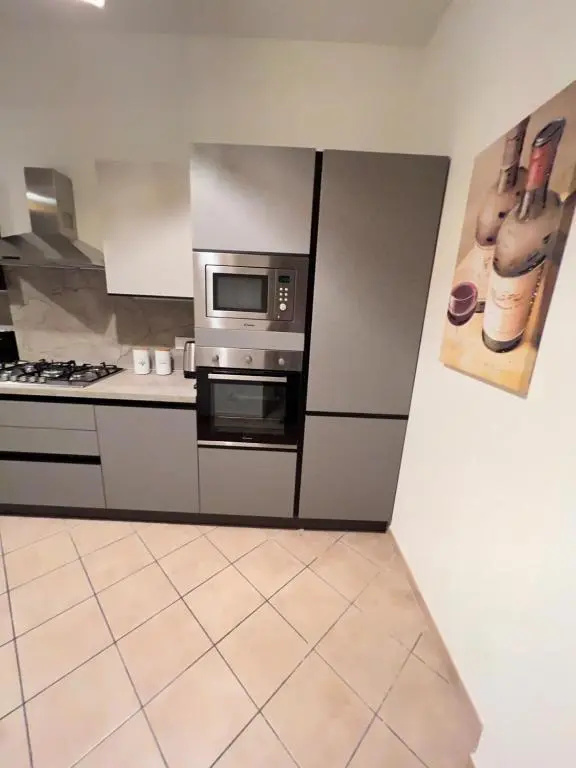 WELCOME RIVIERA -TORRE D'AVORIO APPARTAMENTO 126 mq piu'terrazzo25 mq - totalmente rinnovato- 250 m dal centro - parcheggio a pagamento 15 euro al giorno da prenotare in anticipo salvo dispo -parking at 15 euro per day to be booked in advance if available