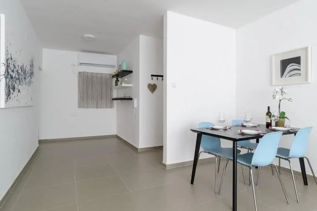 Botiuqe apartment . 100 meters from the beach