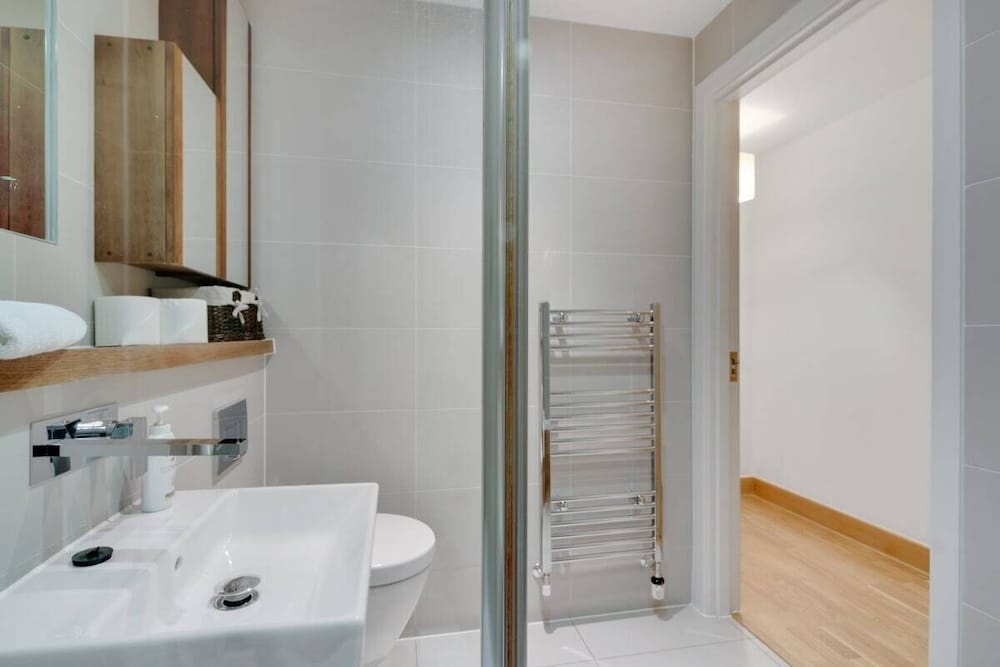 City Center Located & Modern 2 bed Flat Apartment!