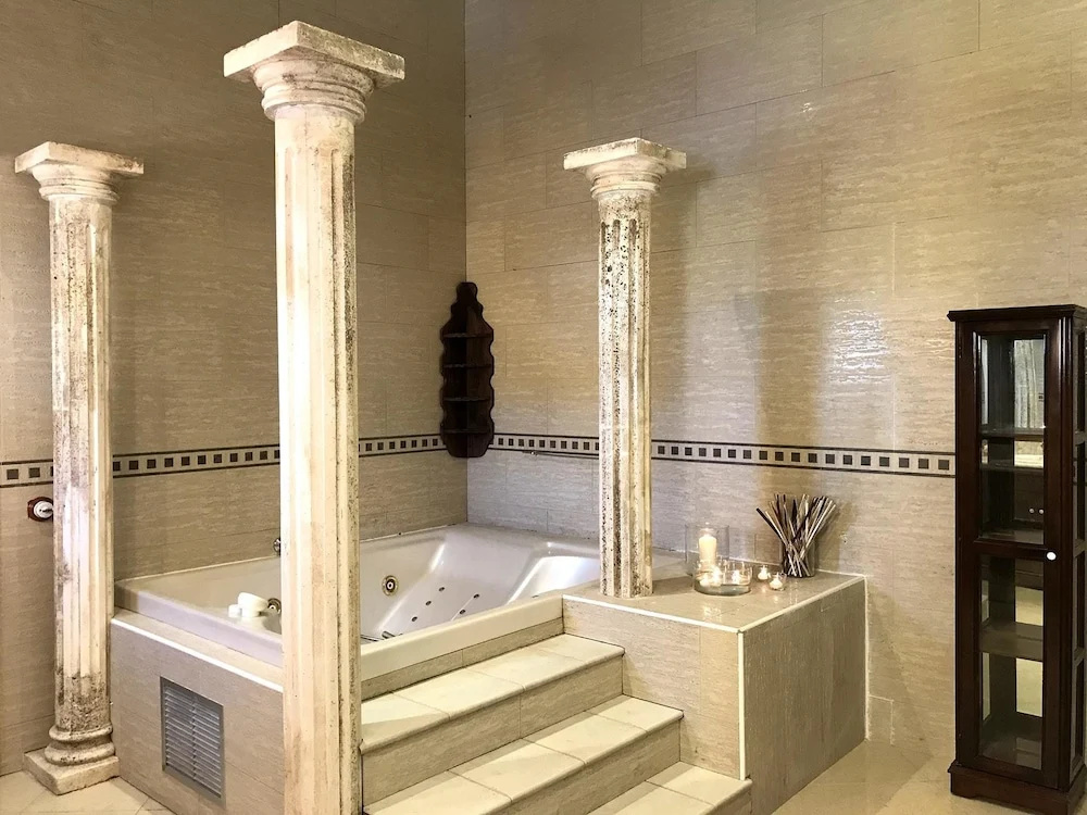 Spacious villa in Can Trabal with private pool and jacuzzi 980 m²