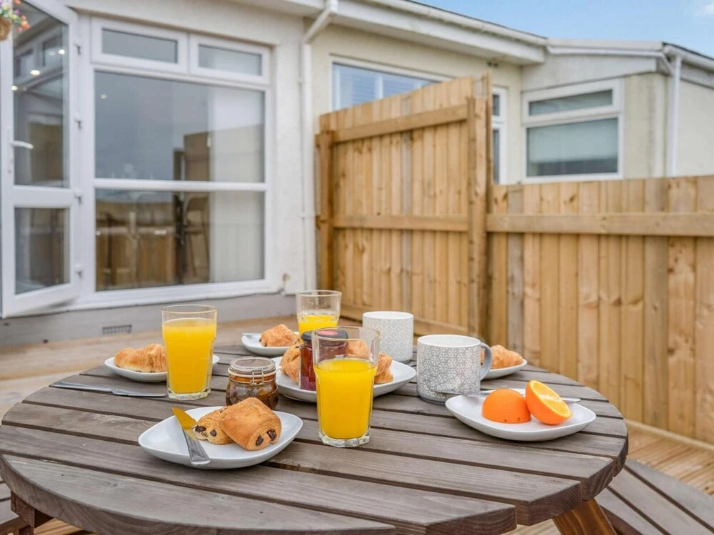 3-bed 5-6 Berth Modernised Bungalow!