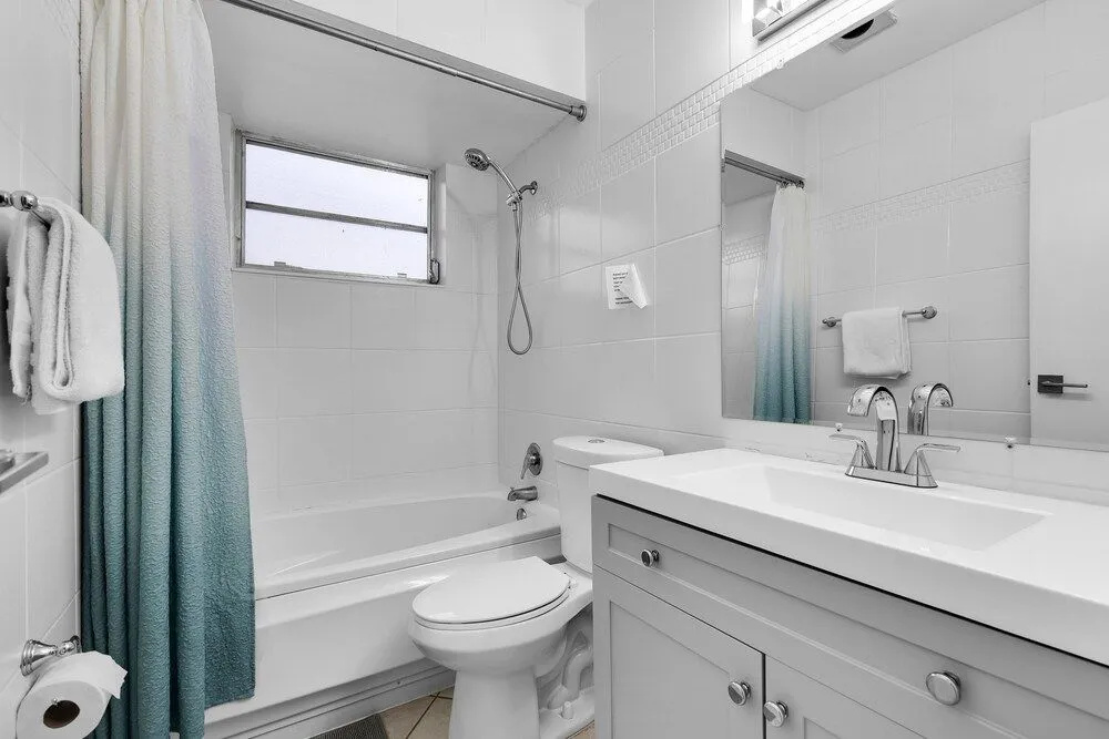 Hollywood Hills 3BD Home w Backyard