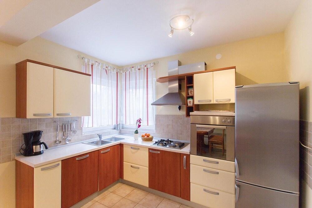 Beautiful Home in Palit With 4 Bedrooms and Wifi