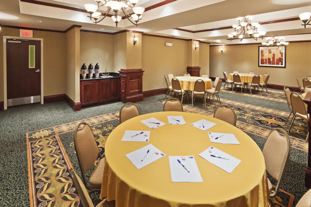 Holiday Inn Express Hotel & Suites McAlester by IHG