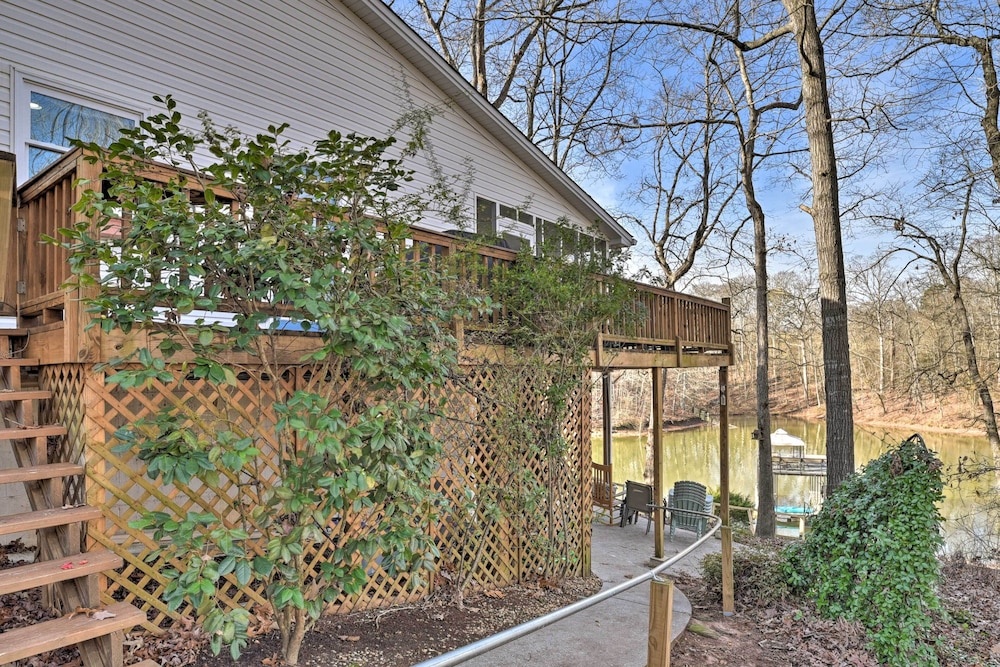 Large Lavonia Home w/ Party Dock on Lake Hartwell!