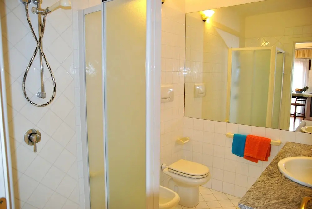 Suite on hill, air-conditioned apartment in villa with outdoor patio