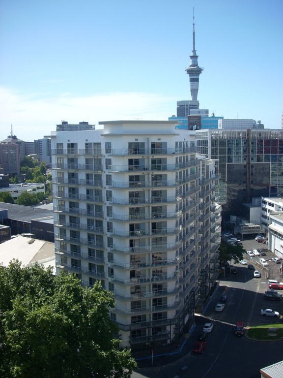 Bianco Off Queen Apartments