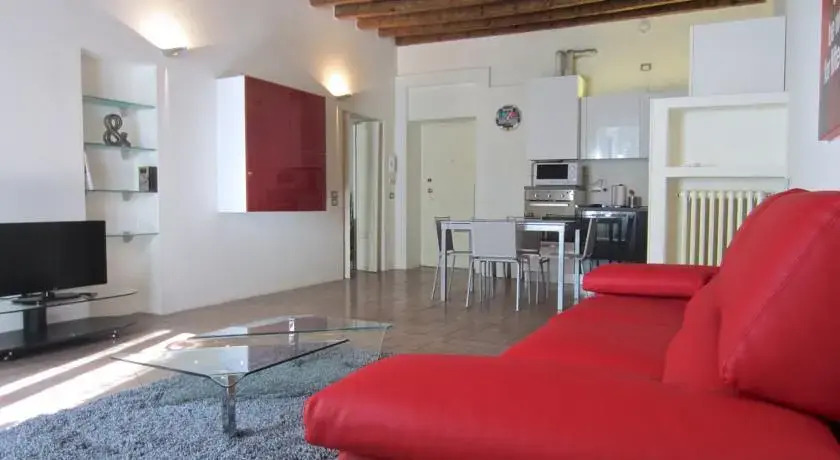 Temporary House - Naviglio Sforza