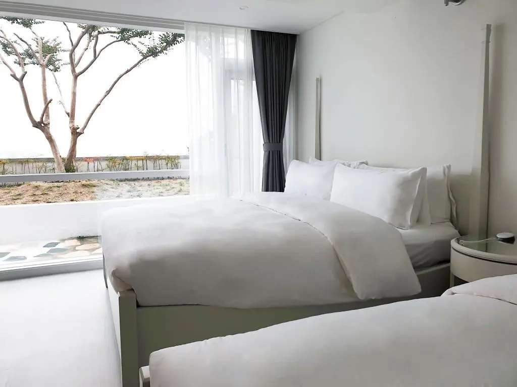 Owl Hotel