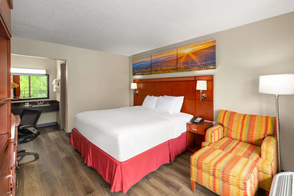 Days Inn by Wyndham Knoxville East