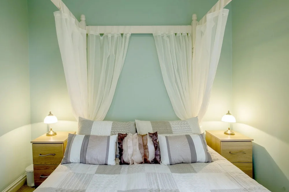Cottage - Sleeps 5 - Hot Tub - Garden - Parking