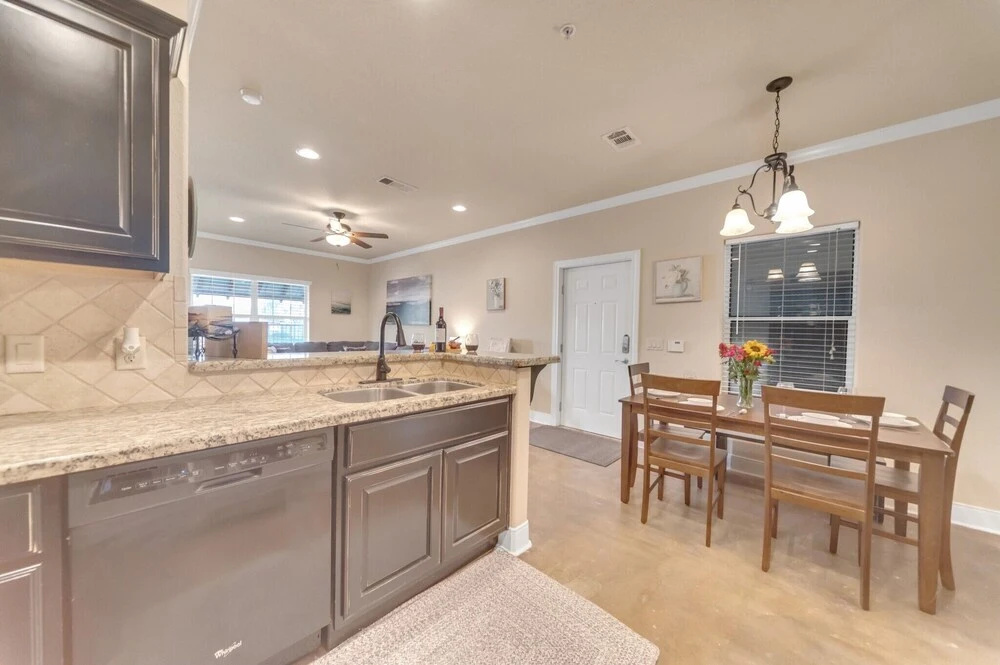 New! Stunning Apartment Just 1 Mile From Kyle!