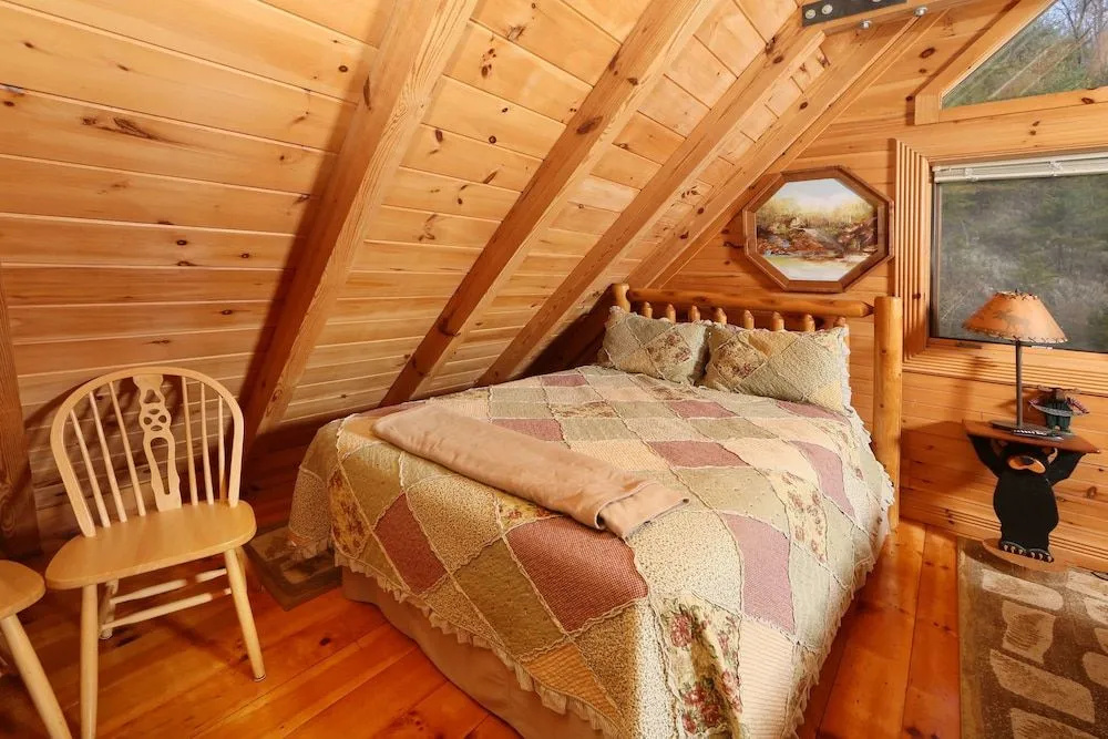 Smoky Cascades 1 Br cabin by RedAwning