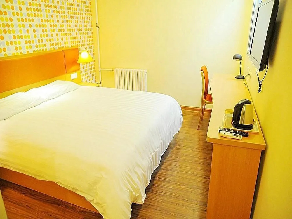 Home Inn (Qingdao Hai'er Road Metro Station Qingshan Road)