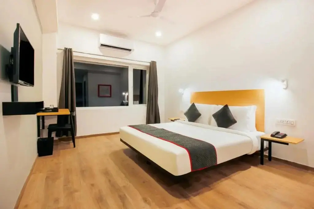 H Square by OYO Rooms