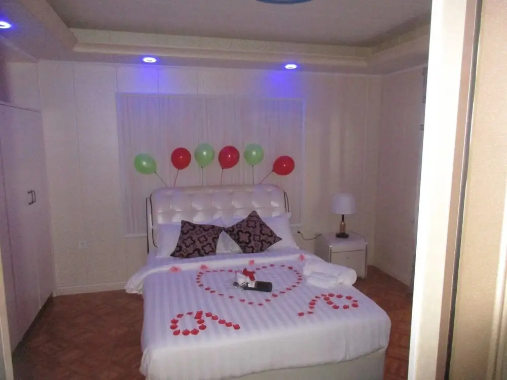 Riverside Hotel