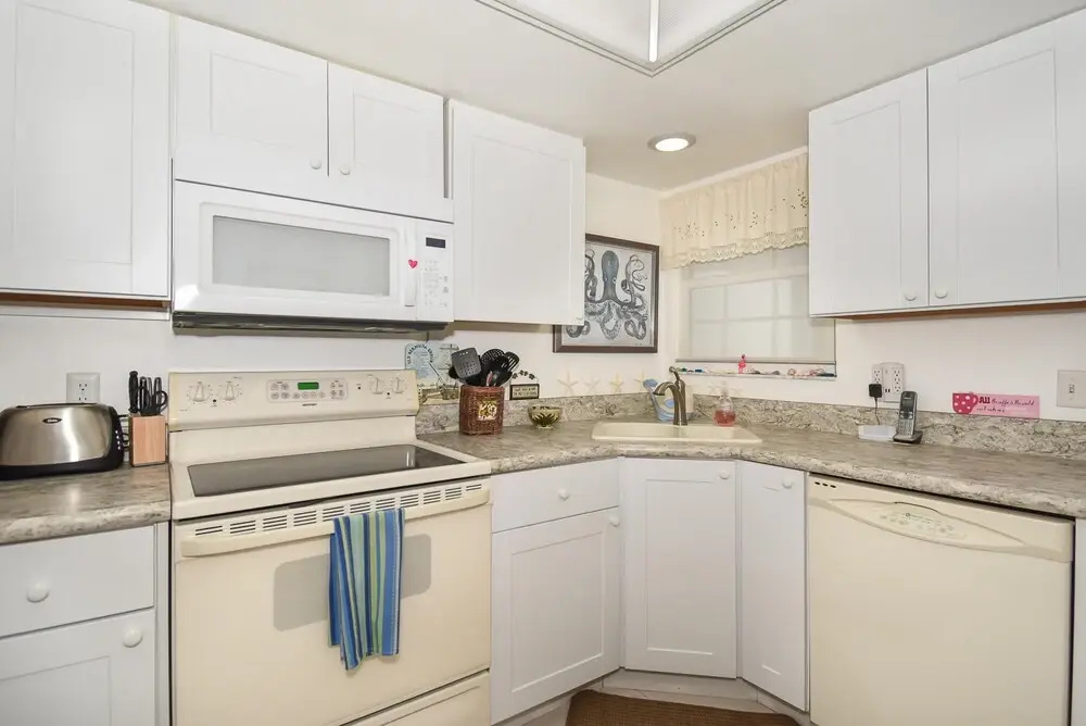Quiet Beachside Veranda Within Seconds to the Beach Pool Sv173