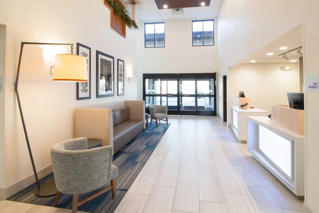 Holiday Inn Express & Suites - Worthington by IHG