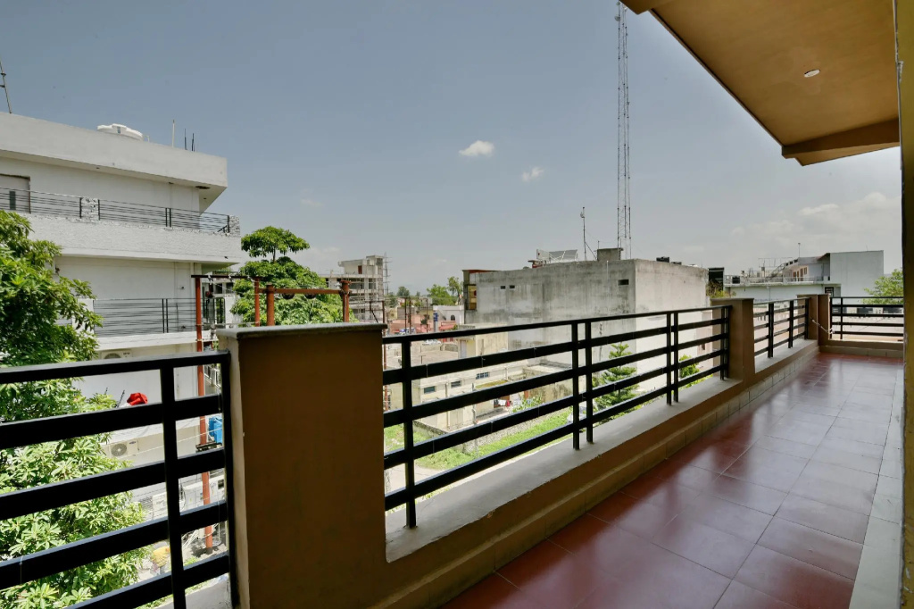 Super Hotel O GMS Road Ballupur Chowk