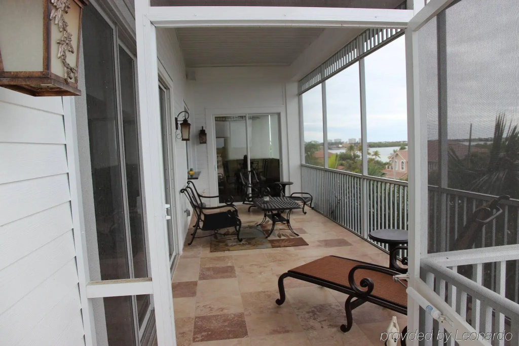 Olde Marco Island Inn and Suites