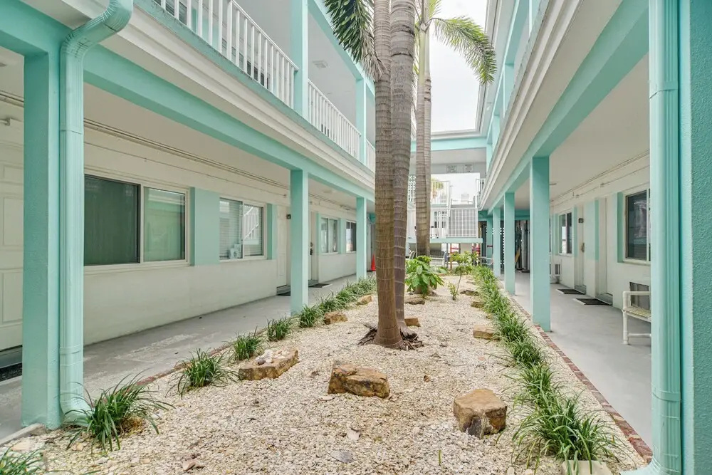 Idyllic Pass-a-grille Studio - Walk to the Beach!
