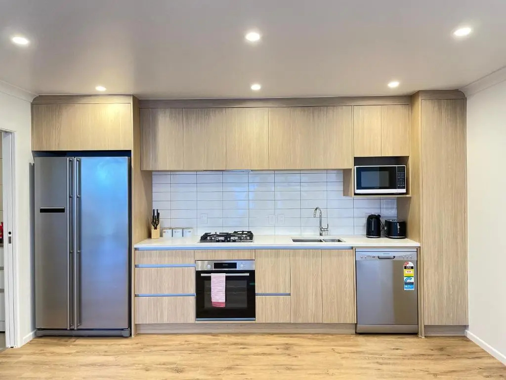 NO PARTY ALLOWED, Entire Brand New 3 bedroom townhouse, free unlimited fibre wifi and free parking