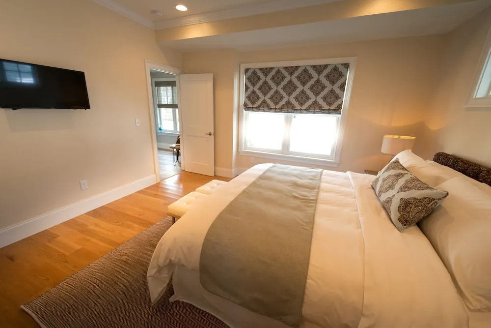 The Newport Lofts - 617 Thames Street