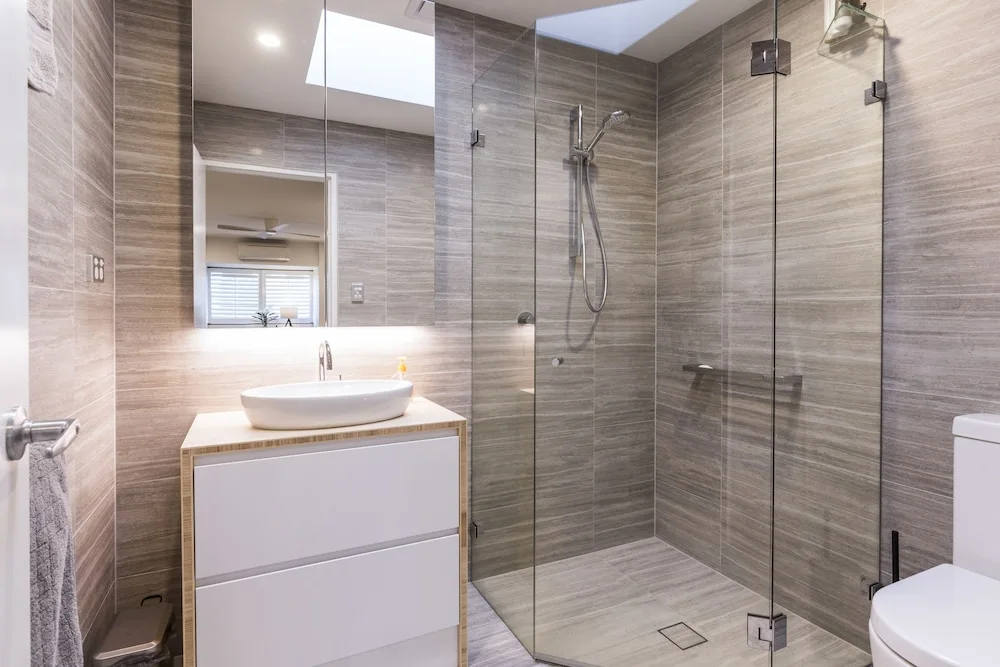 Executive 2 Storey Apartment with Pool