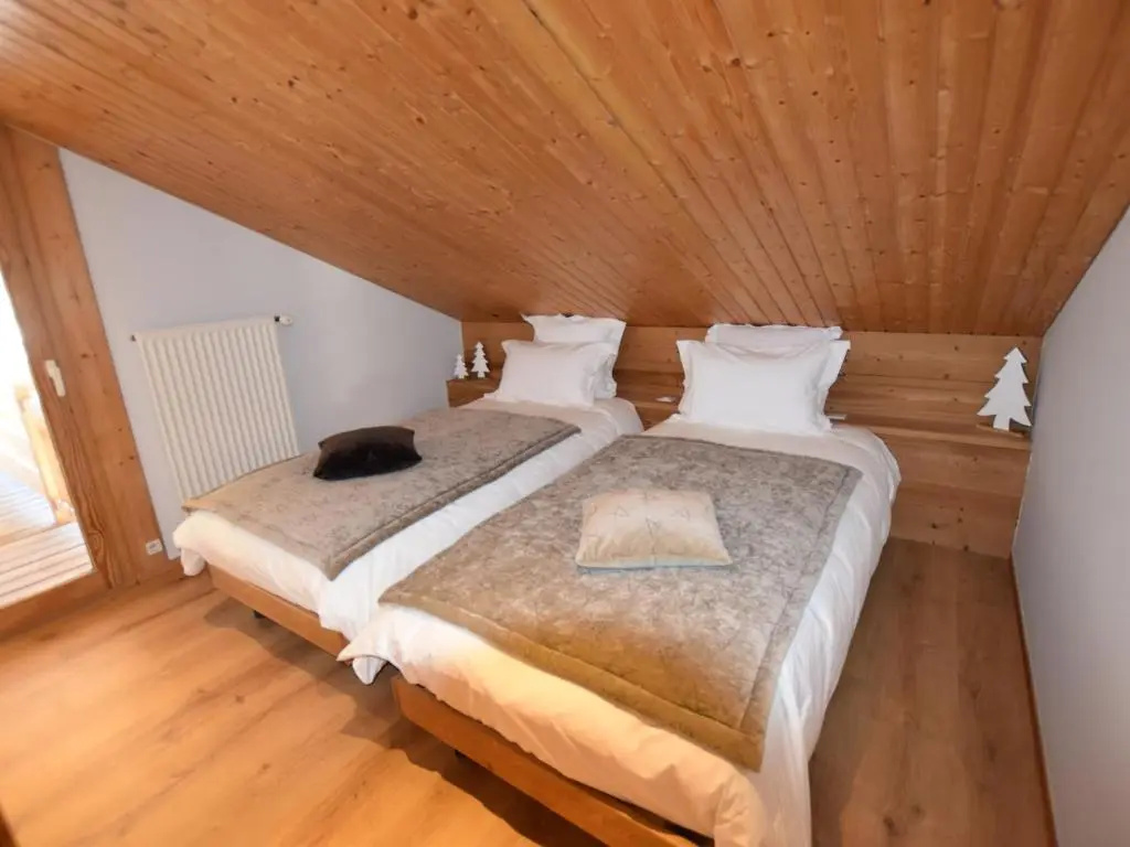 Chalet spacieux, skis aux pieds avec sauna, jacuzzi et salle de sport, proche centre et pistes - FR-1-467-68